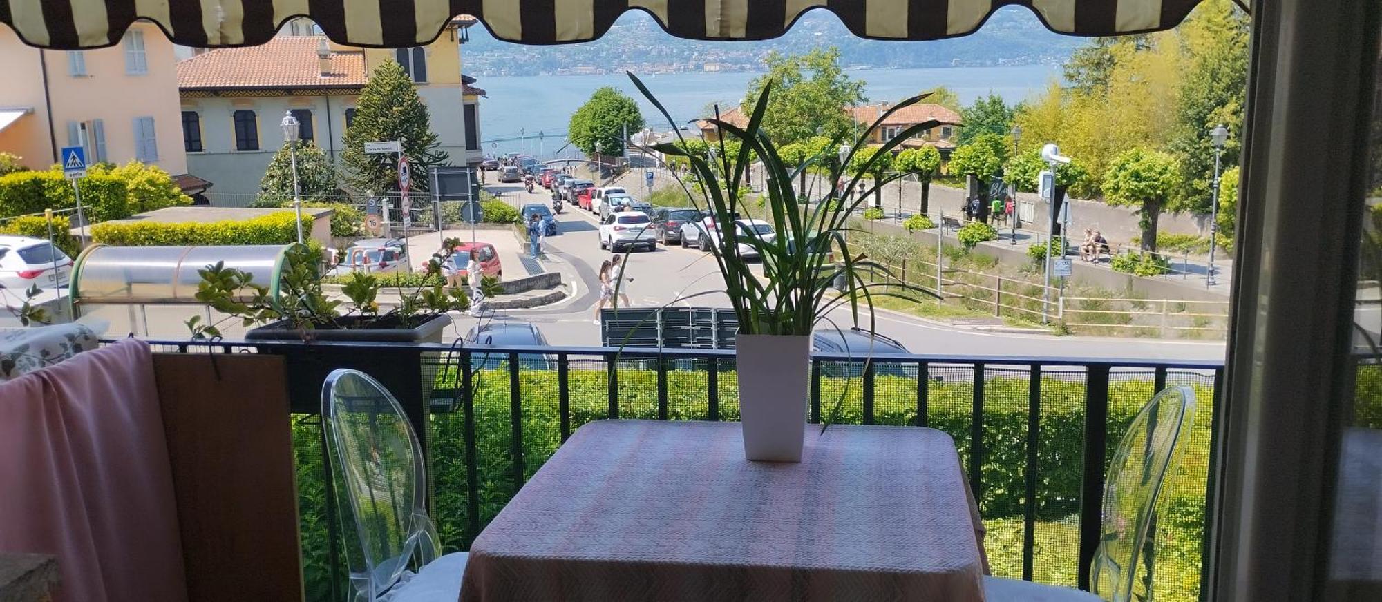Bed and Breakfast Tosca House 2 Варенна Экстерьер фото